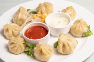 Vegetable Steamed Momos [8 Pieces]