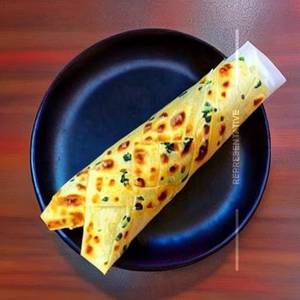 Cheesy Spinach N Corn Rolls  [ 4 pieces ]