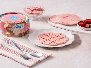 Strawberry Kulfi (300 gm)