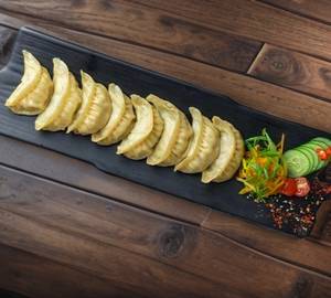 Steamed chicken momos [6 pieces]