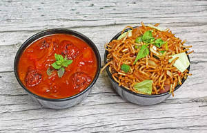 Veg Noodles With Manchurian Gravy