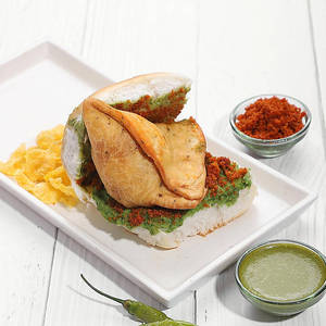 Aamchi Mumbai Samosa Pav