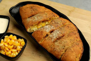 Veggies Stuffed Garlic Bread