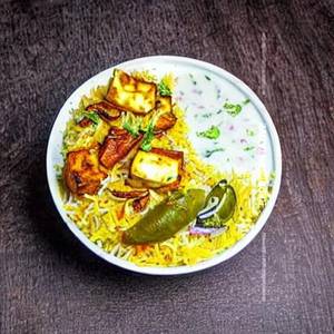 Paneer Hyderabadi Biryani Wz Masala Raita