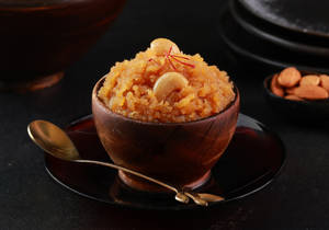 100% Ghee Moong Dal Halwa [100 gm]