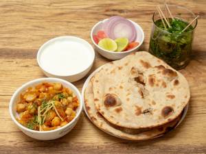 Chana masala + 4 roti