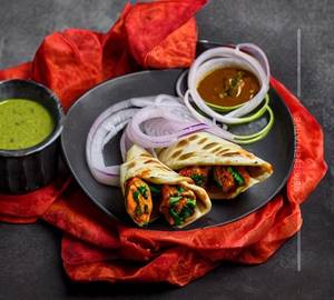 Chicken Garlic Tikka Roll