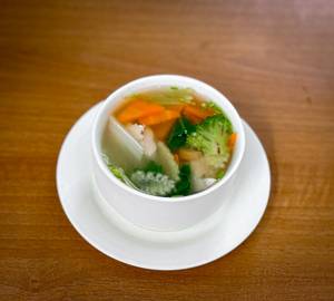 Clear soup chicken.                                                          