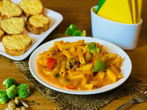 Combo - Smoky Chipotle Veg Pasta & Cheese Garlic Toast