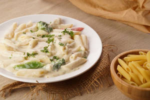 White Sauce Chicken Pasta