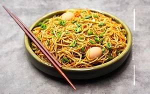 Egg Hakka Noodles