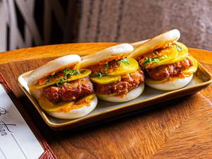 Crispy Chicken Bao 