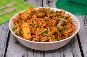 Crispy Singapore Veg Noodles