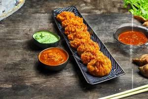 Veg Achari Masala Momos