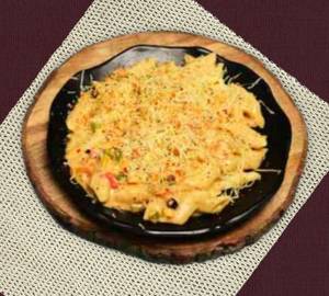 Cheesy white sauce pasta