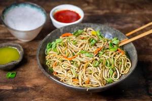 Veg Hakka Noodle