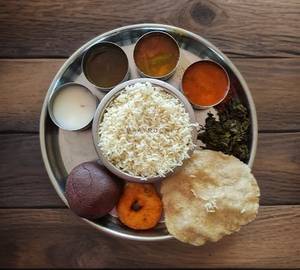 Ragi mudde, Rice, papad, palya, Sambar, Curd