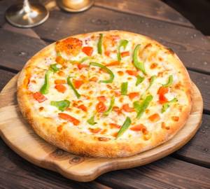 Classic capsicum pizza