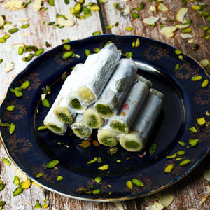 Kaju Pista Roll