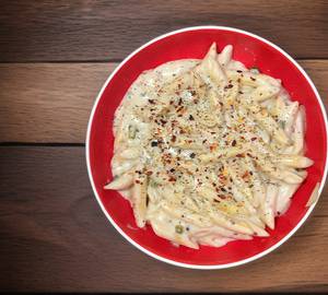 White sauce pasta                                                               