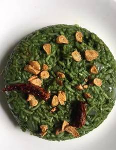 Palak Lasooni Khichdi