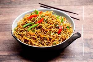 Veg hakka noodles                                                  