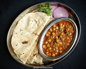 Chaana Masala with Roti