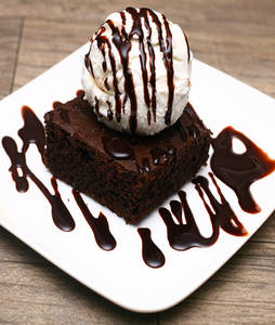 Chocolate Brownie With Icecream