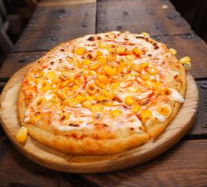 Sweet corn and mushroom pizza