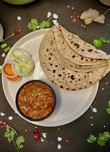 Punjabi Rajma With 4 Roti