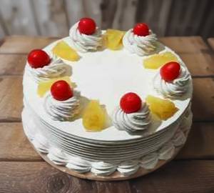 Vanilla pinneaple cake