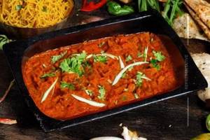 Sev tamatar [half]