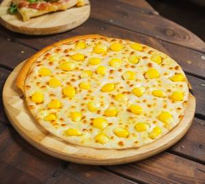 Cheese corn pizza