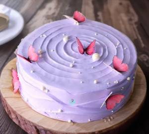 Kitkat Chocolate. Purple Butterfly Wave Cake