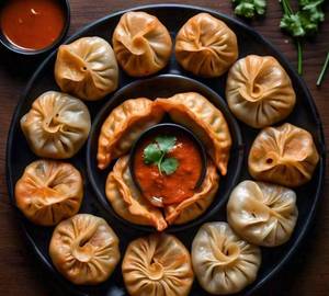 Paneer Peri Peri Fried Momos With Special Chutney [8 Pieces]