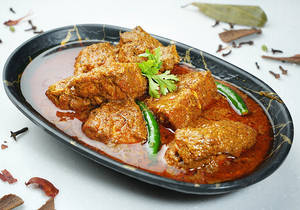 Thakumar Hater Chicken Kasha With Aloo(3 Pieces )