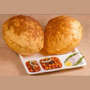 Chole Bhature (2 Pcs)