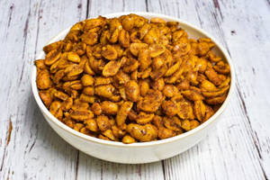 Crispy corn and peanuts