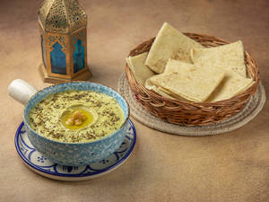 Basil Zaatar Hummus With Pita Bread