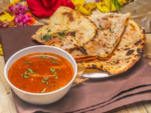 Onion Kulcha With Gravy