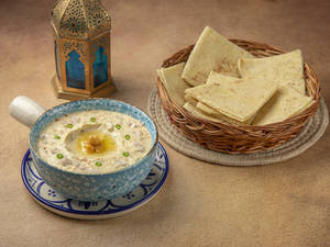 Hummus Beiruti With Pita Bread
