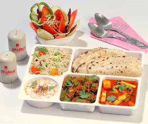 Veg Special Thali (Cheese Dish + Dal + Raita + Rice + 4 Chapatis) 