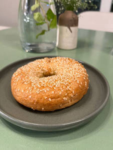 Noa Classic Sesame Bagel (1 pc)