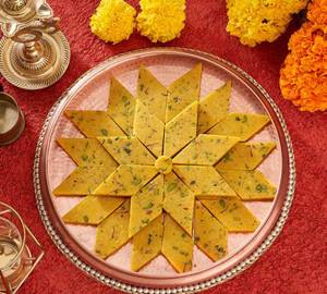 Kesar Kaju Katli {250Gm}