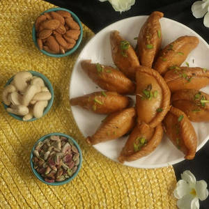 Mava Gujiya