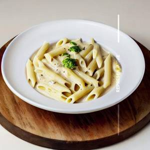 White sauce pasta