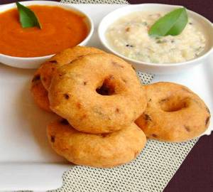 5 Meduvada With Chutney