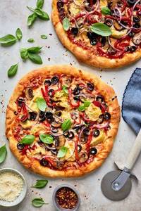 Deluxe Veggie Pizza