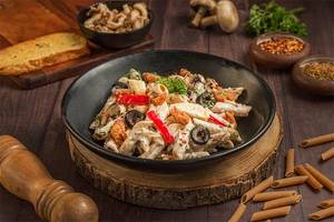 Whole Wheat White Sauce Pasta With Smoked Chicken