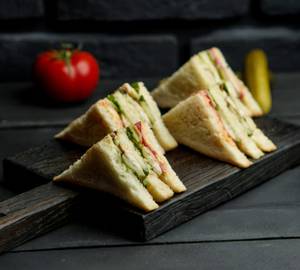 Veg club sandwich